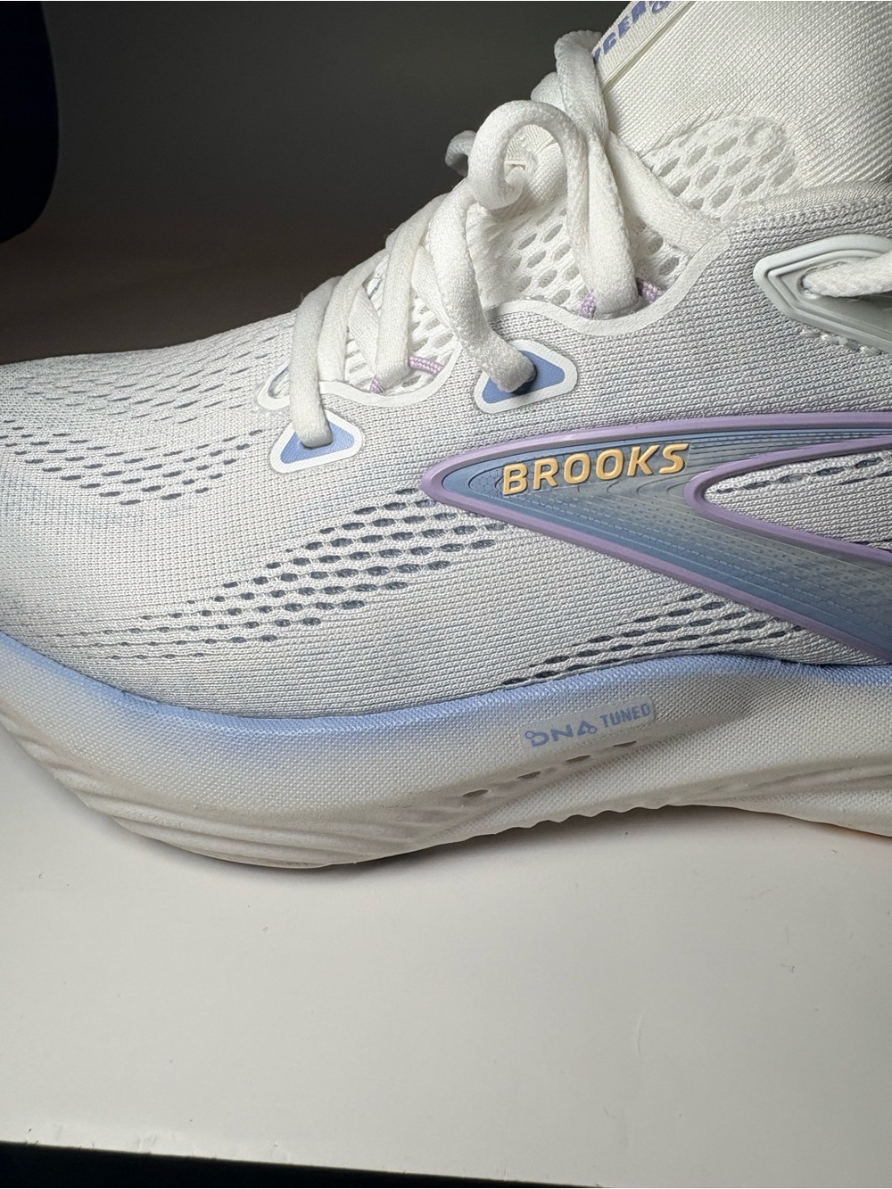 Brooks Glycerin 22 Women’s White Running Shoes with Iridescent Purple-Blue - Picture 6 of 16